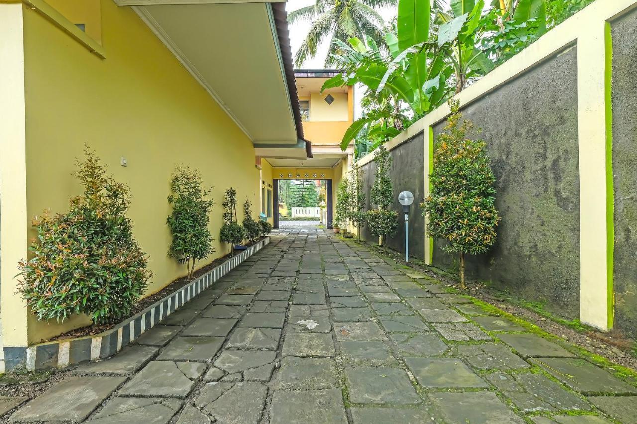 Oyo 92483 Hotel Kirana 살라티가 외부 사진